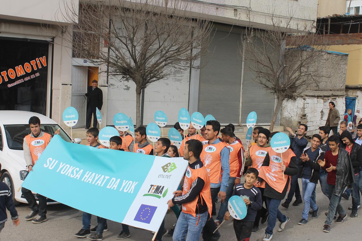TEMA Vakfı ‘Dünya Su Günü’ için Bismil’de yürüdü